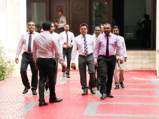 ރައްޔިތުންގެ މަޖިލީހުގެ މެމްބަރުން މަޖިލީސް އިދާރާއިން ނުކުމެވަޑައިގަންވަނީ