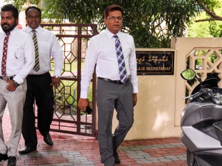 މެމްބަރު އިމްތިޔާޒު ފަހުމީ އިންޓަވިއު ދެއްވަނިކޮށް މަޖިލީހުގެ ނައިބު ރައީސް މޫސަ އެސަރަހައްދުގައި ހަރަކާތްތެރިވެވަޑައިގަންނަވަނީ-- 