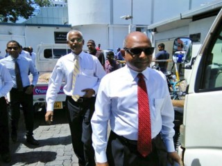 މެންބަރުުންތައް ކޯޓަށް ހާޒިރުކޮށް ދައުވާގެ ލިޔެކިޔުންތައް ހަވާލުކޮށްފި