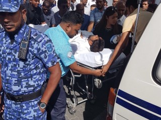 ގާސިމް އިބްރާހިމް ވެއްޓުމުން ކްރިމިނަލް ކޯޓުން ނެރެގެން އެމްބިއުލަންސަށް އަރުވަނީ