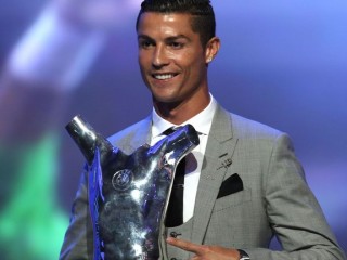 ޔުއެފާގެ އެންމެ މޮޅު ކުޅުންތެރިޔާގެ އެވޯޑު ރޮނާލްޑޯ އަށް