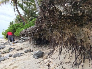  ރަށްގިރުމުގެ މައްސަލަ: ރަށުގެ 50 މީޓަރު މޫދު އަޑީގައި، ބޭނުންވަނީ އަވަސް ހައްލު!