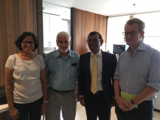 ރައީސް ނަޝީދު މިހާރު އިންޑިއާއަށް ކުރައްވަމުން ގެންދަވާ ދަތުރުފުޅުގައި ގިނަ ފަރާތްތަކަކާ ގެންދަވަނީ ބައްދަލު ކުރައްވަމުން