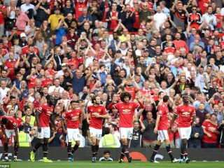 އިނގިރޭސި ޕްރިމިއާ ލީގު: ޔުނައިޓެޑުން ތާވަލުގެ ކުރީގައި ހަމަޖެހިލައިފި