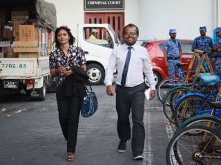 ރާއްޖެޓީވީގެ ސީއޯއޯ ހުސައިން ފިޔާޒު މޫސާއާއި އޭނާގެ ގާނޫނީ ވަކީލު