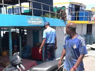 ފުލުހުން ކަނޑު ދަތުރުފަތުރުކުރާ އުޅަނދެއް ބަލާ ފާސްކުރަނީ ---
