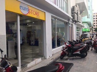 ޔޫރޯ ސްޓޯރގެ އައު ފިހާރަ ހުޅުވައިފި 