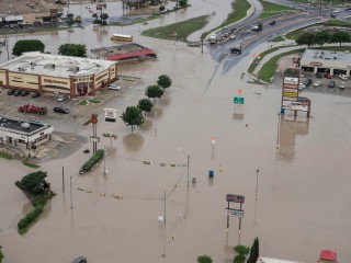ތޫފާން ހާވީ: ޓެކްސަސް އަށް އެހީ ހޯދުމަށް ކޮންގްރެސް ގައި އެދެފި 
