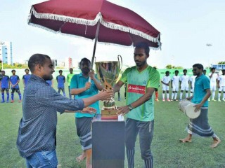 ގްރީން ސްޓްރީޓްގެ ކެޕްޓަން ފަރޭ ސަސްޕެންޑުކޮށް، ޖޫރިމަނާކޮށްފި 