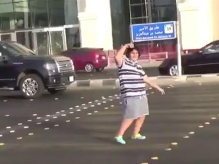 މަގުމަތީގައި ނަށަމުންދިޔަ 14 އަހަރުގެ ކުޑަ ކުއްޖަކު ފުލުހުން ހައްޔަރުކޮށްފި