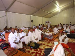 About 50 Maldivian pilgrims left stranded on Arafat plain