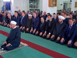 ސީރިއާގެ ރައީސް އީދު ނަމާދުގައި ބައިވެރިވެ ވަޑައިގެންފި