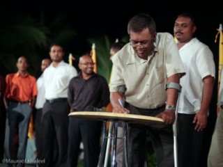 ސަރުކާރާ މަޝްވަރާކުރާނަމަ ކުރަންޖެހޭނީ ލައިވް ޓީވީގައި: އިބްރާ