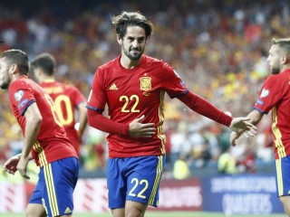 ވޯލްޑް ކަޕް ކޮލިފައިން: އިސްކޯގެ ދެ ލަނޑުން އިޓަލީގެ މައްޗަށް ސްޕެއިން ކުރި ހޯދައިފި