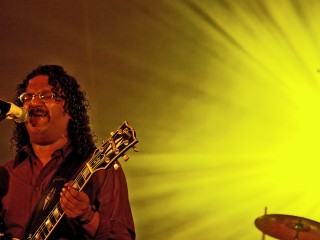 ފްލޫ ނާޝިދު