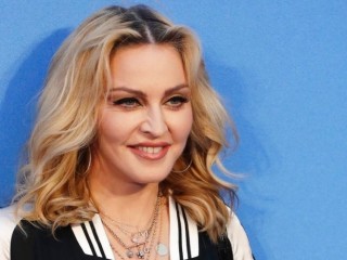 މެޑޯނާ ޕޯޗުގަލްއަށް ދިރިއުޅުން ބަދަލުކޮށްފި