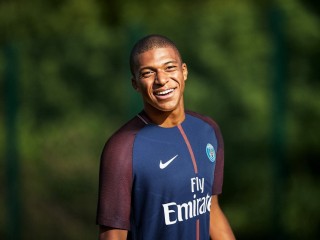 ޕީއެސްޖީއަށް ބަދަލުވީ އަމިއްލަ ގައުމުގައި ހުރެގެން ކުރިޔަށް ދާން: އެމްބާޕޭ