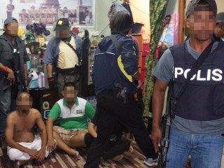 މެލޭޝިއާ އިން ހައްޔަރު ކުރި ދެ ދިވެހިން ރާއްޖެ ގެނެސް ދޫކޮށްލާފައިވާ ކަމަށް ބުނެ ދެކެވޭ ވާހަކަތަކަށް ޖަވާބެއް ދެވެން ނެތް: ފުލުހުން