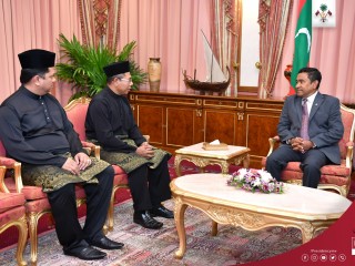 މެލޭޝިއާގެ އާ ނޮން ރެޒިޑެންޓް ސަފީރު ރައީސަށް ފަތްކޮޅު އަރުއްވައިފި