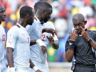 ގާނާގެ ރެފްރީ ޖޯސެފް ލެމްޕްޓޭ ބައިނަލްއަޤުވާމީ ފުޓްބޯޅައިން އުމުރަށް ސަސްޕެންޑް ކޮށްފި