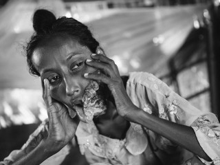 ރޮހިންޖާ އަންހެނެއްގެ ހިތުގެ ރިހުން: "އަހަރެން މިދަންވަރު ބޭރުގައި މީނީ ކީއްވެތޯ ނާހާ..."