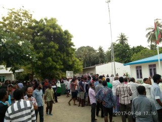 ބާ ޖަނަރޭޓަރެއް ގެނައުމުން ޅޮހީ ރައްޔިތުން ރުޅިގަދަވެ މުޒާހަރާކޮށްފި