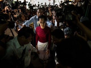 ސޫޗީގެ ރީތިނަން ރޮހިންޖާ މުސްލިމުންގެ ގެތަކާއިއެކު އަނދައި އަޅިއަށް