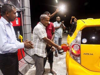 ހަތާ މޯލްޑިވްސްއިން ތިނަދޫގައި ޕެޓްރޯލާއި ޑީސަލް ޝެޑެއް ހުޅުވައިފި 