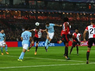 ޔުއެފާ ޗެމްޕިއަންސް ލީގު: ސިޓީ މޮޅުވިއިރު ނަޕޯލީ ބަލިވެއްޖެ