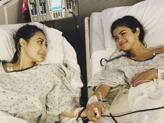 ސެލީނާ ގޮމޭޒް ކިޑްނީ ޓްރާންސްޕްލާންޓް ކޮށްފި