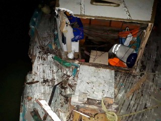 އުނގޫފާރު ލޯންޗަކާއި، ދޯންޏެއްޖެހި ހިނގި އެކްސިޑެންޓުގައި ބޮޑެތި ގެއްލުންތަކެއްވެ، ބަޔަކަަށް އަނިޔާވެއްޖެ