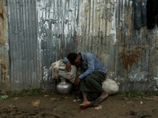 ރޮހިންޖާ މުސްލިމުން - ފިރުމާލާފަ ކަނާތުން ތި ޖެހީ މޫނުގަ ވާތުން