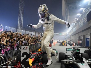 ފޯމިއުލާ ވަން: ސިންގަޕޫރު ޖީޕީ ހެމިލްޓަން ކާމިޔާބު ކޮށްފި