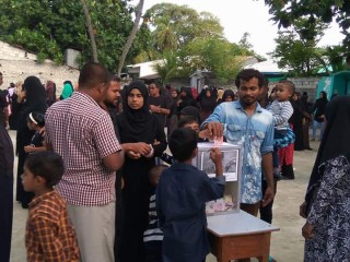 ރޮހިންޖާ މުސްލިމުންނަށް އެހީވުމަށް މާއުނގޫދޫ ރައްޔިތުން ނިކުމެއްޖެ