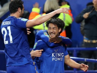 ލީގް ކަޕް: ލެސްޓާ އަތުން ބަލިވެ، ލިވަޕޫލް މުބާރާތުން ކަޓައިފި