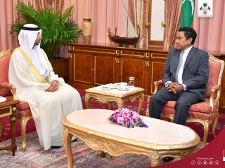 Emirati Minister of Energy, Suhail Mohamed Faraj Al Mazrouei (L) with President Abdulla Yameen