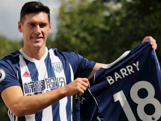 ޕްރިމިއާ ލީގުގައި އެންމެ ގިނަ މެޗު ކުޅުނު ކުޅުންތެރިޔަކަށް ބެރީ