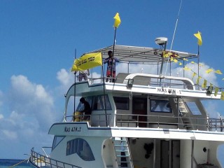 ވިލިނގިލީގައި ރައީސް ޔާމީނާ ދެކޮޅަށް އިހްތިޖާޖުކުރިޔަ ނުދިނުމަށް ފަޅުގައި ހުރި ދޯނިފަހަރު ނަގައި ދަމާފައިވާ ދިދަތައް ވެސް ނަގަނީ 