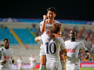 ޓޮޓެންހަމް ކުޅުންތެރިން ލަނޑު ޖެހުމަށްފަހު އުފާފާޅުކުރަނީ 