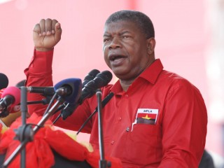 އެންގޯލާއަށް 38 އަހަރަށް ފަހު އާ ރައީސެއް، އަދިވެސް ހުރިހާ ބާރެއް ކުރީގެ ރައީސްގެ އަތްޕުޅުގައި!