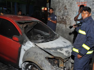 Car set ablaze in Henveriu 