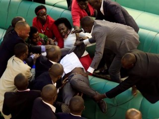 ވެރިކަމަށް ކުރިމަތިލެވޭ އުމުރުގެ މައްސަލާގައި ޔުގާންޑާގެ މަޖިލިސް ހޫނުވެއްޖެ