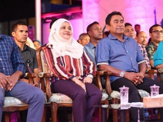 ރޭގެ ޖަލްސާގައި އަދުރޭ އާއި ރައީސްގެ ދެކަނބަލުން 