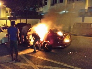 Taxi ablaze in capital Male’