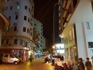 ޕެޓްރޯލް ޝެޑްތައް 12 ޖަހާއިރު، ކެފޭ ރެސްޓޯރަންޓްތައް 1 ޖަހާއިރު ބަންދުކުރާގޮތަށް ބަދަލުކޮށްފި