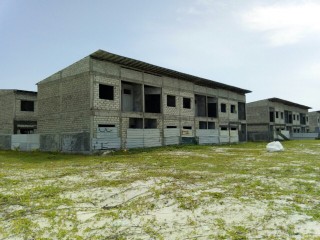 ރާއްޖޭގެ ރަށެއްގައި ގެދޮރު އަޅާފައި: ރާއްޖޭގައި ގެދޮރު އެޅުމުގައި ވެސް އިރުވަރު ބަލައި އުޅުނު