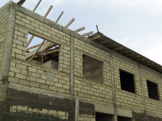 ކުޅުދުއްފުށީ ރޯހައުސްތައް: ހައްގުވެރިންނަން ނުލިބި، ވީރާނާ ވެގެންދަނީ