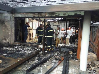 ޕެރަޑައިސް އައިލެންޑް ރިސޯޓްގެ ވޯޓަރވިލާ 718 ގައި ހިނގި އަލިފާނުގެ ހާދިސާ