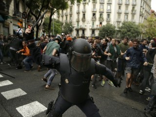 ކެޓަލޯނިއާގެ މިނިވަންކަމަށް ގޮވާލާ ބޭއްވި މުޒާހަރާއެއްގެ ތެރެއިން 