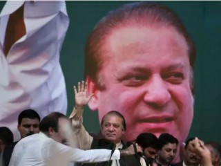 ކޮރަޕްޝަނުގެ މައްސަލައިގައި މަގާމުން ދުރުކުރި ނަވާޒް ޝަރީފް ޕާޓީގެ ލީޑަރުކަމަށް ވަޑައިގެންފި